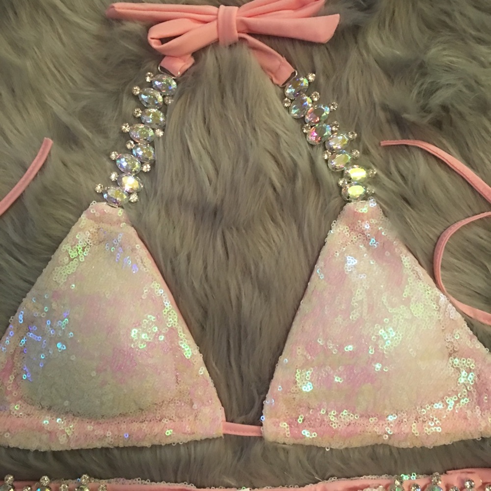 HOST PICK💕POWDER PINK SEQUIN AND JEWELED BIKINI - Picture 7 of 8
